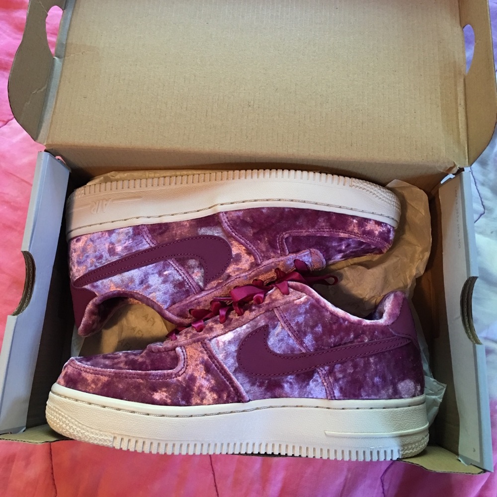 Nike Air Force 1 LV8 Velvet Berry